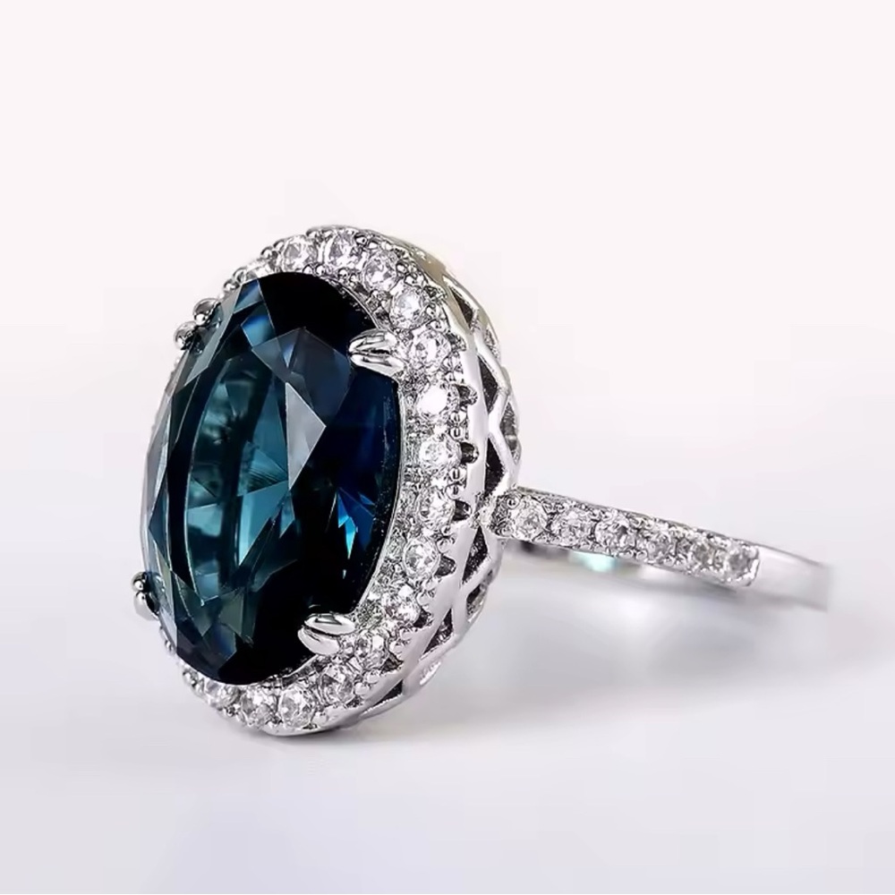 Clearance! NEW SILVER OVAL OCEAN LONDON BLUE SIMULATED DIAMOND RING 8 - Picture 4 of 5